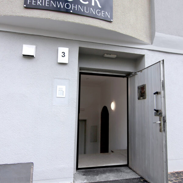 Stuck Ferienwohnungen Eingang